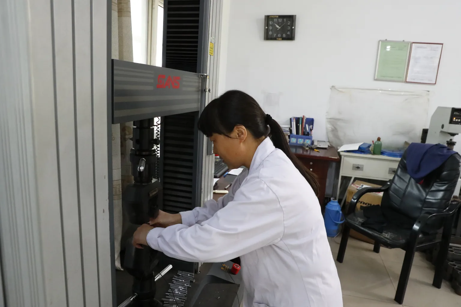 NEOO quality lab — load testing on a SANS universal testing machine